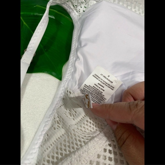 NEW $68 Becca‎ Captured Crochet/Lace Bikini Top in White [SZ D ] - Picture 7 of 8